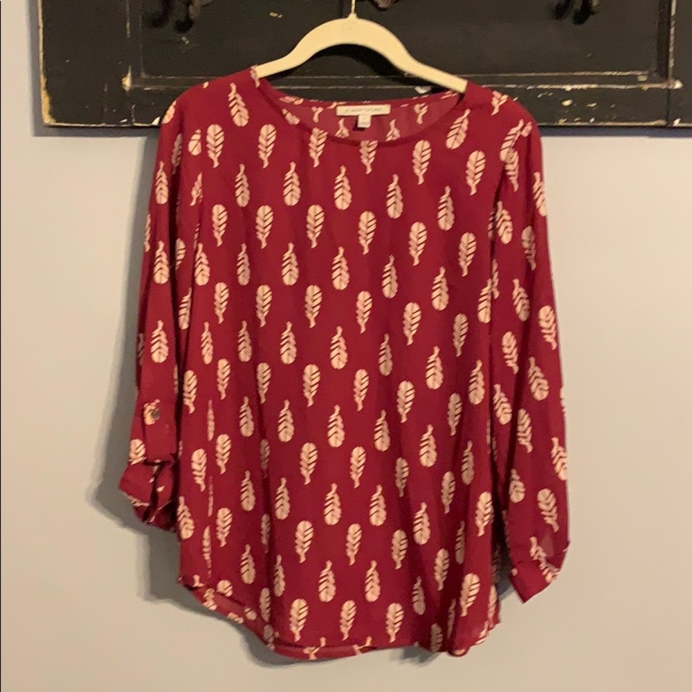 41 Hawthorn burgundy w light feather/leaf patten
